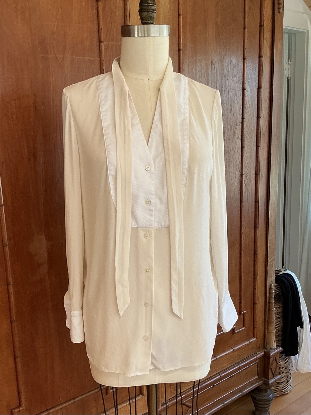 Silk Charmeuse Banana Republic Cream Tie-Neck Buttoned Blouse
